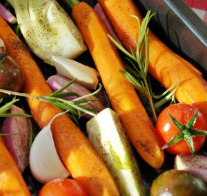 carrots-close-up-delicious-208453-e1526483421353-300x285.jpg
